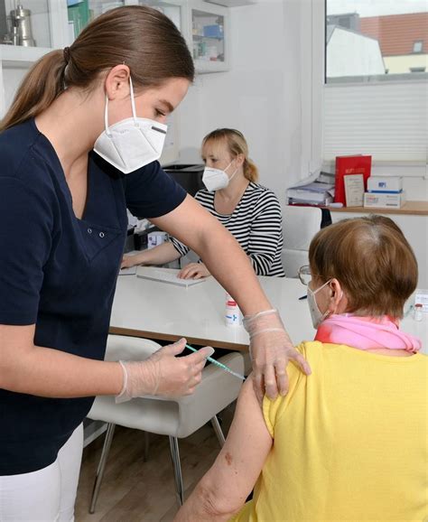 7 wann sind die herbstferien in nrw 2021? Corona NRW: Wann sind wir durchgeimpft? Hausärzte zünden ...