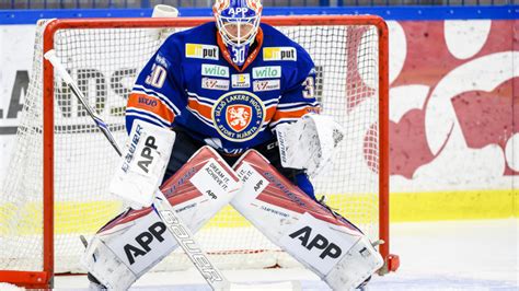 Viktor fasth (born on august 8, 1982 in kalix) is a swedish ice hockey goaltender currently playing with the växjö lakers hc of the shl. Viktor Fasth höll nollan mot Skellefteå AIK - HOCKEYSILLY