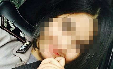 Warganet penasaran ingin melihat foto bripol dewi yang katanya sempat viral di media sosial. Foto Bugil Brigpol Dewi Tersebar, Ini Modus Pelakunya | Tagar