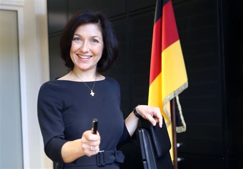 Berufserfahrung, kontaktdaten, portfolio und weitere infos: Staatssekretärin Katherina Reiche im Exclusiv-Interview ...