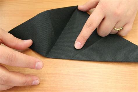 Idéal pour la décoration des tables luxevent créateur de liberté, spécialisé dans l'organisation des événements, vous propose le pliage des. Le pliage de serviette "la sorcière et son chapeau ...
