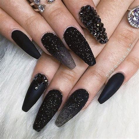 #coffinnails #gelnails #nails #black #mat #rosegold #. 21 wunderschöne matte Nail Art Styles | Schwarze nägel mit ...