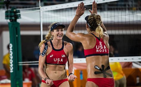 Quando a rio 2016 começou, uma dupla brasileira de vôlei de praia feminino era tida como favorita para ganhar o torneio. Dupla brasileira perde para americanas no volêi de praia e ...