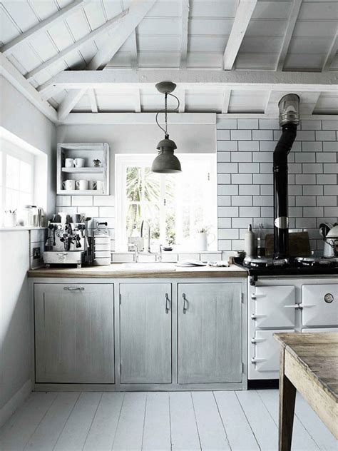 Black, grey and white, natural wood are characteristic of scandinavian style while rustic style is full of woven. rustic-scandinavian-kitchen-design | HomeMydesign