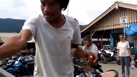 Vidio lucu parah exstresm orang gila ngamuk film pendek epis. Video Orang Gila Lucu Se Indonesia Bikin Sakit Perut 2018!!! Mau ketawa tapi takut dosa :v ...