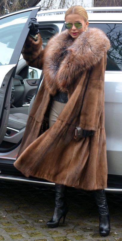 Get the latest on fur from vogue. 7876 - Fur Fashion guide- Furs fashion Photo Gallery | Frau, Chefin, Hosen
