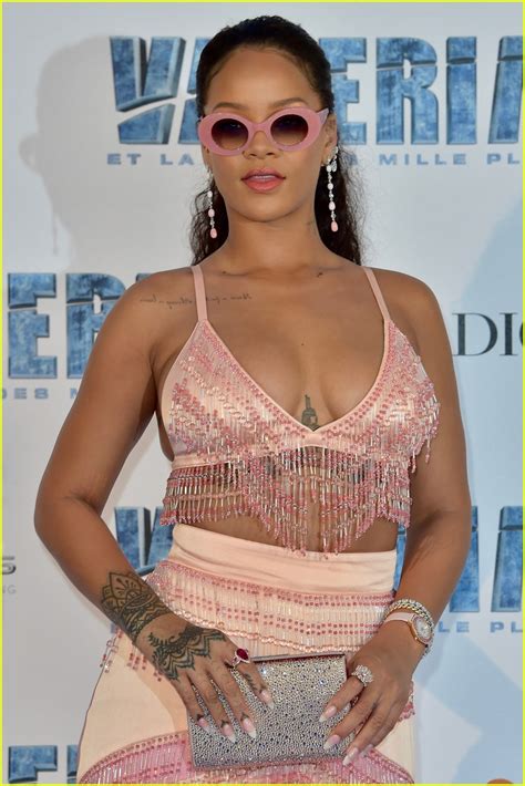 Born in saint michael and raised in bridgetown, barbados. Rihanna Responds to Body Shamers Calling Her 'Too Fat ...