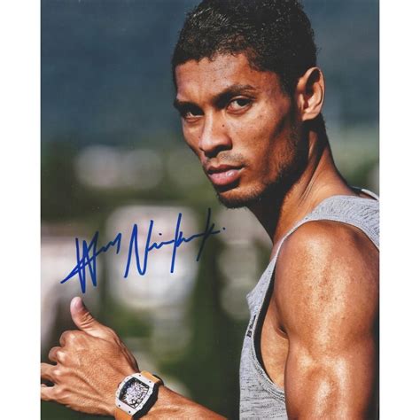 In the 400 metres, he is the current world and olympic record holder which he broke in the olympic finals. Autographe Wayde VAN NIEKERK (Photo dédicacée)