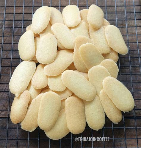 Kue lidah kucing jenis ini pasti sering kamu jumpai saat lebaran. Rahasia Resep Lidah Kucing Yang Cantik dan Enak - Resep Spesial