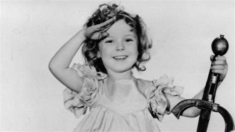 after shirley temple, child film star of the 1930s any drink mixed to resemble a cocktail but containing no alcohol and often garnished with a maraschino cherry … english world dictionary. Shirley Temple: Hollywoodstar im Alter von 85 Jahren ...