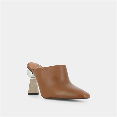 Between the combination of the anatomy and absolutely wonderful conditions, the shape is supposed to look like the front feet of a camel. Women Mules with pointed toe and geometric heel in camel ...