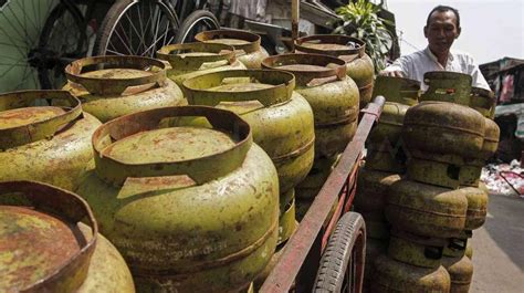 Lestari 26 juli 2017 pada 15. Kakek Ajis Tewas saat Beli Gas 3 Kg, Sudah Antre Sejak ...