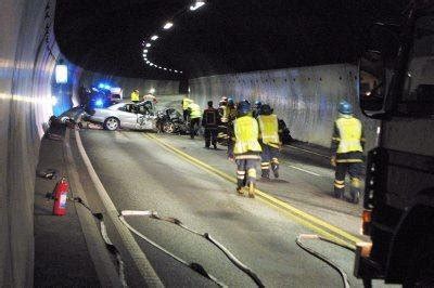 Da lastebilen tok fyr gikk det 5 minutter før den var fullstendig overtent og livsfarlig brannrøyk. Akershus Amtstidende - Oslofjordtunnelen er dobbelt så ...
