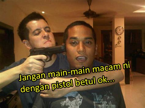 Senapan laras panjang digunakan sebagai senjata yang memiliki karena digunakan hanya untuk kepentingan pertahanan individu personil, sehingga tidak dibutuhkan kemampuan untuk menembak jarak jauh. Senang tak nak nak beli pistol kat Malaysia? Kitorang try ...
