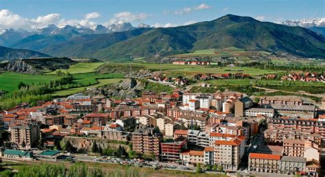 Desde sus pistas pueden contemplarse amplias y sugestivas vistas panorámicas. Esquí en Formigal