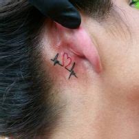 Otra interpretación de este tatuaje es que simbolizan el código de la prisión no ver nada, no oír nada, no. 42 Ideas de Tatuajes de Fe y sus Significados (Hombre/Mujer)