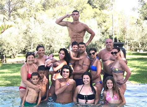 Cristiano ronaldo children (4 of them). Cristiano Ronaldo, la fidanzata Georgina Rodriguez è ...