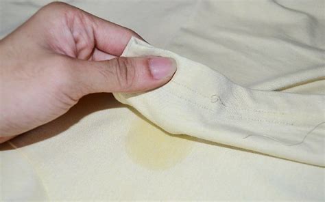 The high water temperature kills allergens. How To Remove Yellow Stains From White Cotton Sheets ...