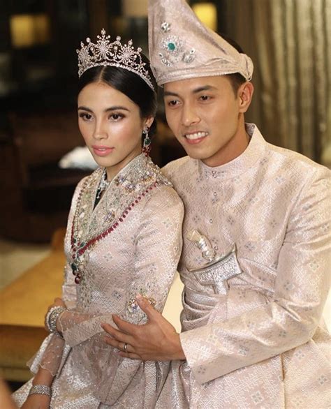 Tengku married tengku jaldes sadri. FOTO Majlis Keraian Resepsi Anak Gadis Julia Rais ...