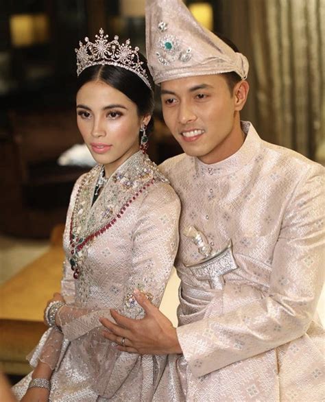 Julia rais dan tengku mahkota telah dikurniakan dengan tiga orang anak perempuan yang kini sedang membesar dan comel seperti ibunya juga. FOTO Majlis Keraian Resepsi Anak Gadis Julia Rais ...