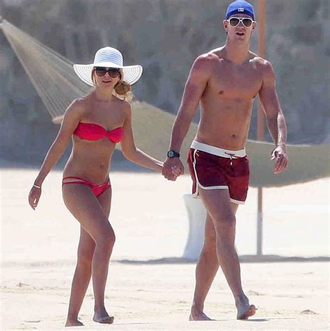 The england and manchester city no1 marched to the side of his beloved wife kimberly crew to show her he has just as much love for his. calcio gossip: Bikini mozzafiato per la fidanzata di Joe ...