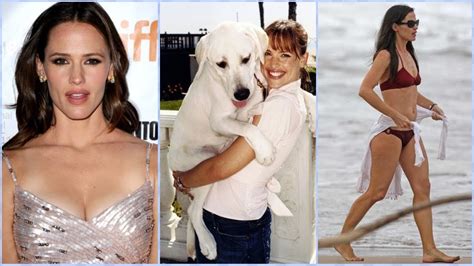 She also knows about being in a very public couple, getting married in so, when garner then hit it off with ben affleck, whom she had crossed paths with on the set of pearl harbor and then starred with in 2003's daredevil, she made. Jennifer Garner - Rare Photos | Childhood | Family ...