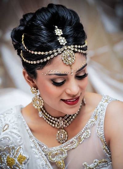 Your wedding hairstyle options are not limited simply because your hair doesn't fall past your shoulders. 10 Indian Bridal hairstyles for Weddings, Cocktail and ...