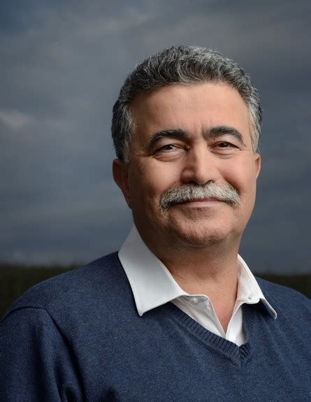 לדברי פרץ, אין לי כל כוונה להיגרר לקמפיין השנה שאת מייצרת. עמיר פרץ: השמאל צריך לשחרר את השלום