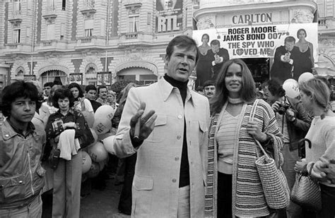 Rendkívüli, 217 centiméteres magasságát egy akromegália nevű hormonális betegség okozta. Roger Moore (1927-2017) - Filmvilág blog