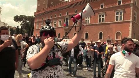 La manifestazione contro il ddl zan si è conclusa alle ore 17. Manifestazione a Roma: "Siamo disperati". Tensione con ...