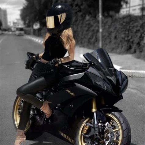 Motorcycle design varies greatly to suit a range of different purposes. Pin de lara magazine em Bikes (com imagens) | Garotas de ...