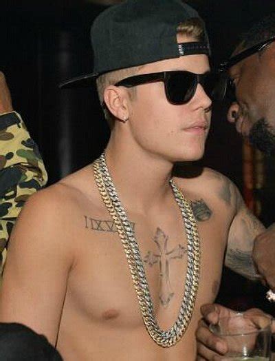 5 out of 5 stars. Justin Bieber's New Cross Chest Tattoo Revealed in ...