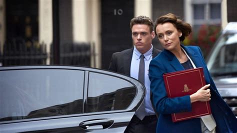 Als bodyguard der britischen innenministerin julia montague (keeley hawes) gerät david budd (richard madden) zwischen die fronten von politik und terror. Vanaf 24 oktober op Netflix: de nieuwe Britse serie ...