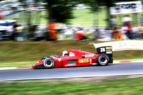 Sefac nasazený pro rok 1986.vozidlo pilotovali ital michele alboreto a švéd stefan johansson. Stefan Johansson - Ferrari F1-86 at Druids Bend during pra… | Flickr