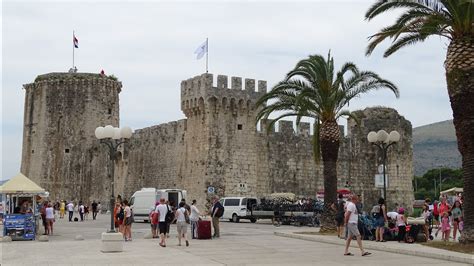 Nedá se to srovnat s mořem kolem písečných pláží v itálii. Trogir, Chorvatsko - Dovolená 2019 - YouTube