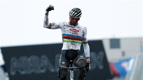 Schaatser patrick roest heeft bij de wk afstanden in thialf op de 5000 meter genoegen moeten nemen met zilver. Van der Poel laat spierballen zien en wint Zeeuwse ...