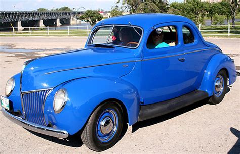 Hiding below the tired paint and minor dings and dents is a 1946 ford super deluxe coupe that is just begging for someone to provide it with the right sort of attention, along with a touch of tlc. 1939 ford deluxe coupe pictures - Autogado