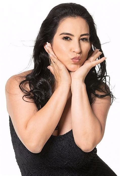 Her wired but loving personallity means that she can be pushed. Fabíola Gadelha Nua, Pelada e Gostosa (54 fotos) - Toda Nua
