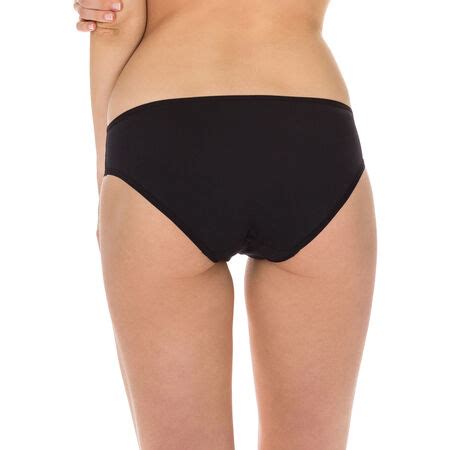 Focus sur le plus emblématique de nos dessous. Slip noir Generous Femme en microfibre