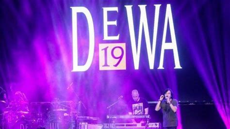 Berikut adalah kumpulan chord / kunci gitar dewa 19 terbaru dan terupdate @chordtela.com Chord Gitar Aku Milikmu - Dewa 19 - Tribun Lampung