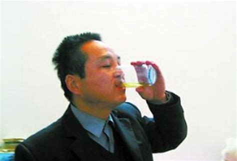 Is drinking your own urine safe? Drinking you own wee is the latest health craze in China ...