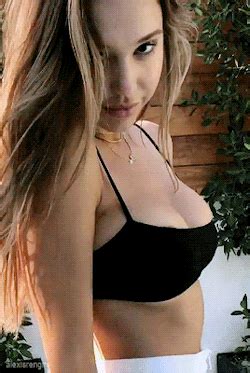 Me pilla viendo porno y luego quiere polla por su culo. Alexis ren hot gif Leaked! | mistervi.eu