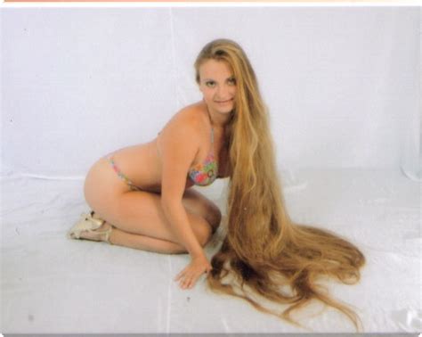 This style boasts all the details of a formal updo (a bouffant, a headband braid and bun) but looks absolutely spontaneous and relaxed. Girls with long hair: Beauty - Long hair is very beautiful ...