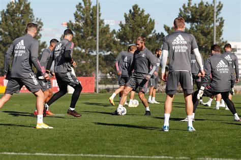 Noch aktive, ehemalige spieler von real madrid. Letzte Trainingseinheit vor dem Spiel gegen Cádiz | Real ...