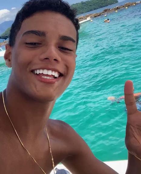 Algunos equipos ya externaron sus condolencias. A cara do pai: Conheça João Mendes, o filho "secreto" e de 14 anos do jogador Ronaldinho Gaúcho ...