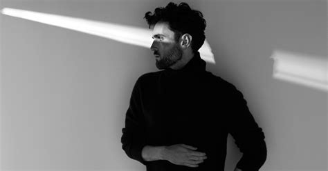 In 2019, duncan laurence won eurovision with a song about heartbreak. Duncan Laurance — GAY.CH · Alles bleibt anders!