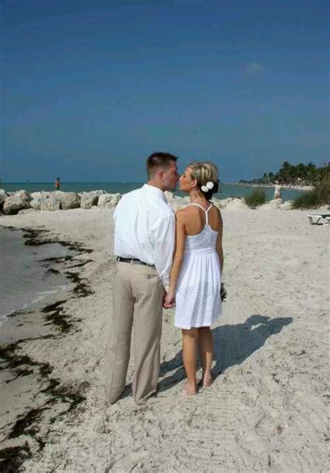 Create memories to last a lifetime with our hawaiian beach weddings. Barefoot Beach wedding