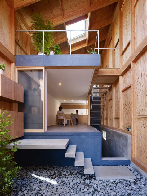 Tipe rumah ini cocok untuk keluarga kecil, karena fungsi ruangan bisa bertumbuh seiringnya bertambah personil keluarga. Desain Rumah 2 Lantai Gaya Jepang | Arsitek Rumahan
