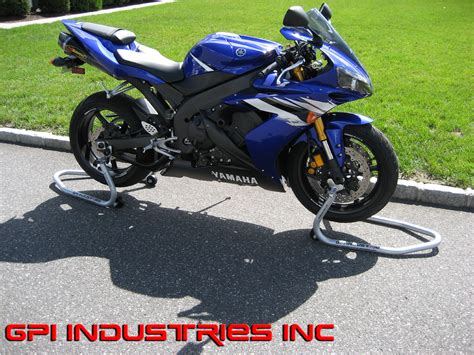 Yamaha yzf r1m is a sports bike it is available in only one variant and 2 colours. Yamaha YZF R1 R1s R1m R6 R6s R3 FZ1 FZ6 FZ9 FZ09 FZ10 FZ07 ...