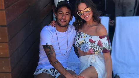 59,995,656 likes · 647,735 talking about this. War's das mit On-Off? Neymar Jr. superhappy mit seiner ...